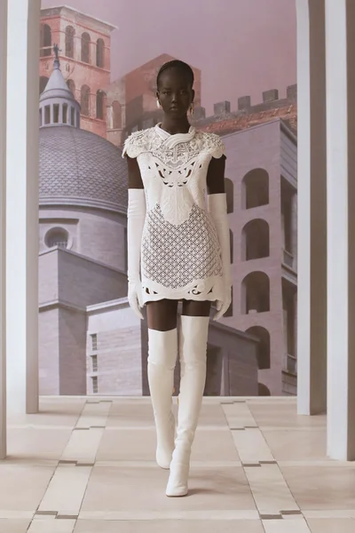 Look 13